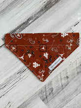 Cargar imagen en el visor de la galería, Paisley - UT University of Texas - Slip On Pet Bandana
