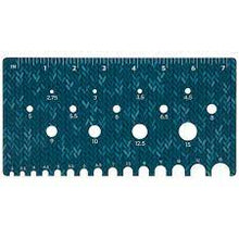 Cargar imagen en el visor de la galería, Artiste Knitting Needle &amp; Crochet Hook Gauge Checker - Plastic/Acrylic
