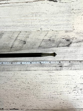 Lade das Bild in den Galerie-Viewer, Mongold Graphite Mid Whorl Black Drop Spindle
