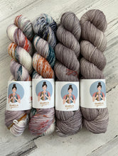 Lade das Bild in den Galerie-Viewer, Sewrella Yarn Oopsie Bundle (December 2021)
