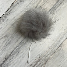 Lade das Bild in den Galerie-Viewer, 2 inch Faux Fur Pom-Pom
