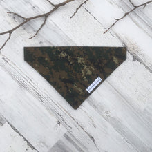 Cargar imagen en el visor de la galería, Modern Camouflage - Slip On Pet Bandana
