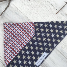 Charger l&#39;image dans la galerie, Reversible Stars &amp; Stripes - Slip On Pet Bandana
