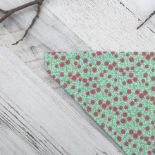 Cargar imagen en el visor de la galería, Green Berries - Slip On Pet Bandana
