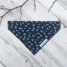 Cargar imagen en el visor de la galería, Puppy Love - Slip On Pet Bandana
