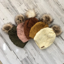 Charger l&#39;image dans la galerie, Diamonte Beanie - Faux Fur Pom
