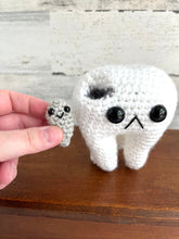 Lade das Bild in den Galerie-Viewer, Interactive Crochet Teeth
