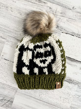 Cargar imagen en el visor de la galería, PDF Pattern - The Hungry Panda Beanie - Knitting
