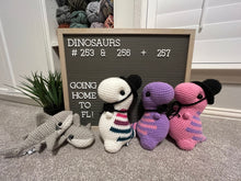 Lade das Bild in den Galerie-Viewer, Amethyst &amp; Pink - Chubby Dinosaur
