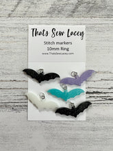 Cargar imagen en el visor de la galería, Sparkly Bats - TSL Stitch Markers
