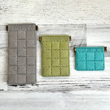 Cargar imagen en el visor de la galería, Gridlines Squeeze Pouch
