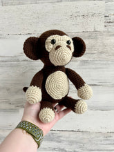 Lade das Bild in den Galerie-Viewer, Cuddly Monkey
