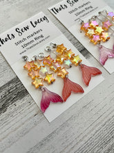 Lade das Bild in den Galerie-Viewer, Iridescent Mermaid Tails - TSL Stitch Markers
