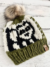 Cargar imagen en el visor de la galería, PDF Pattern - The Hungry Panda Beanie - Knitting
